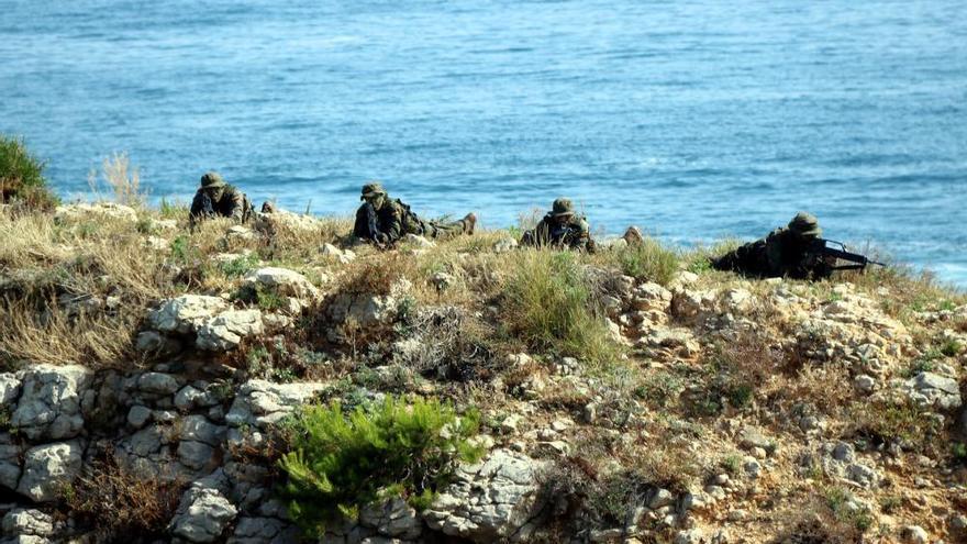 L&#039;Exèrcit i la Guàrdia Civil fan un exercici d&#039;assalt davant d&#039;un càmping a l&#039;Escala