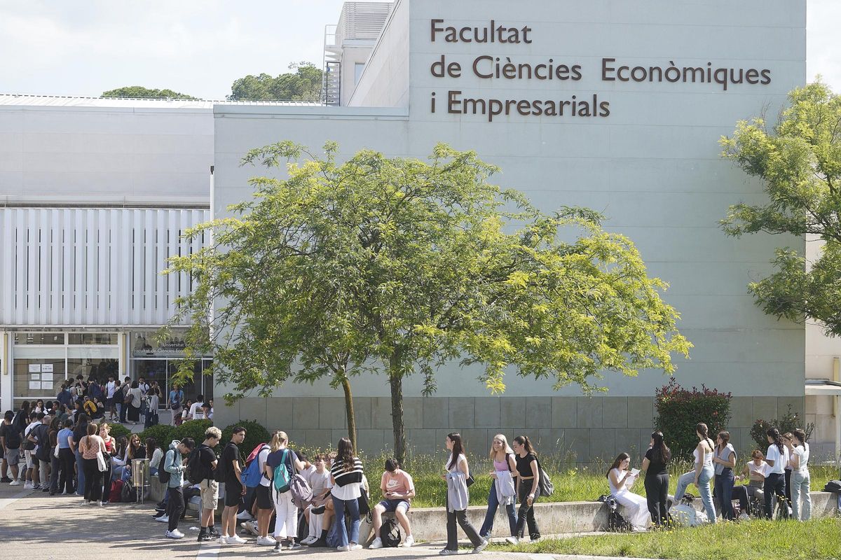 Una imatge d'arxiu de la Facultat de Ciències Econòmiques i Empresarials.
