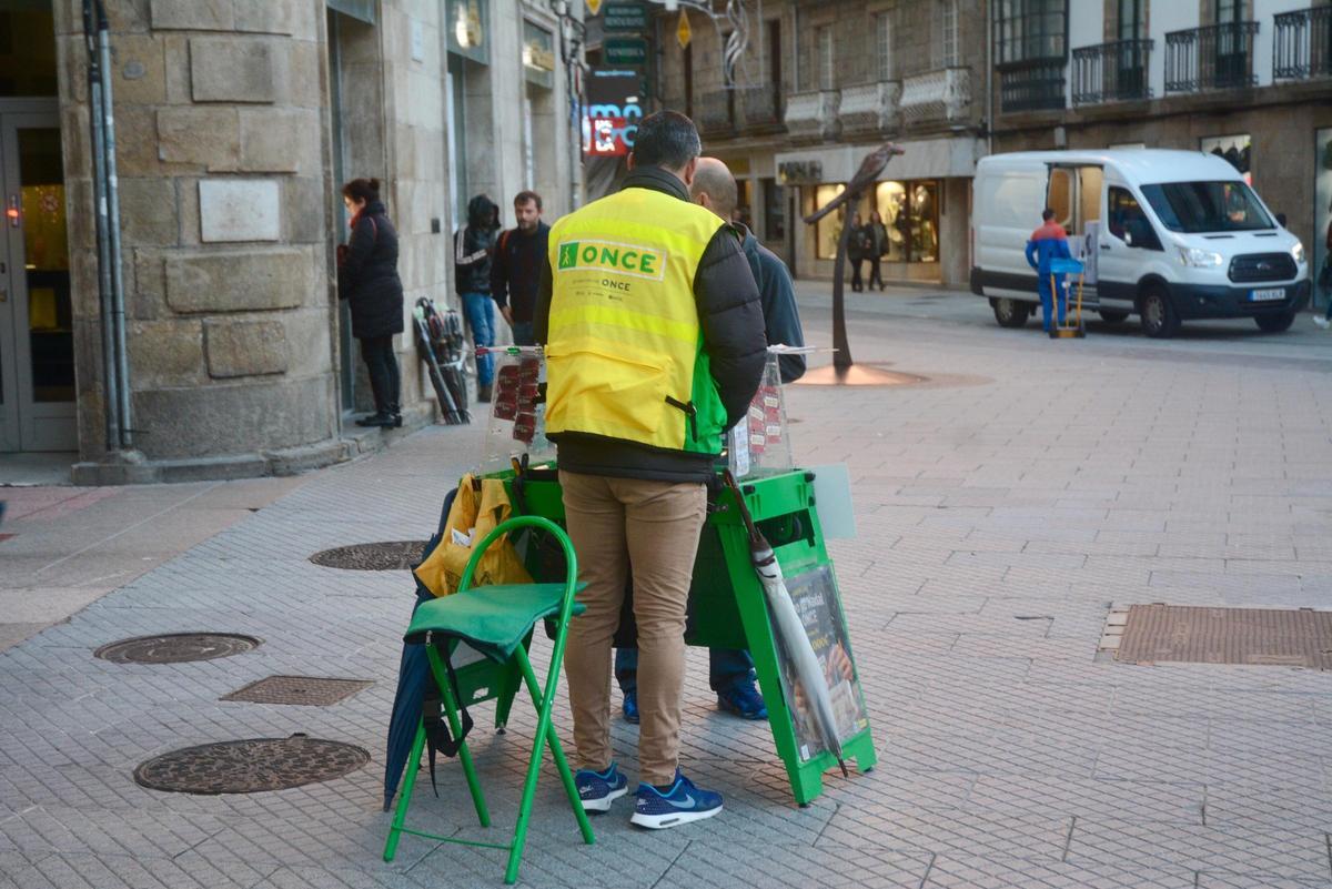 Un vendedor de la ONCE en Pontevedra