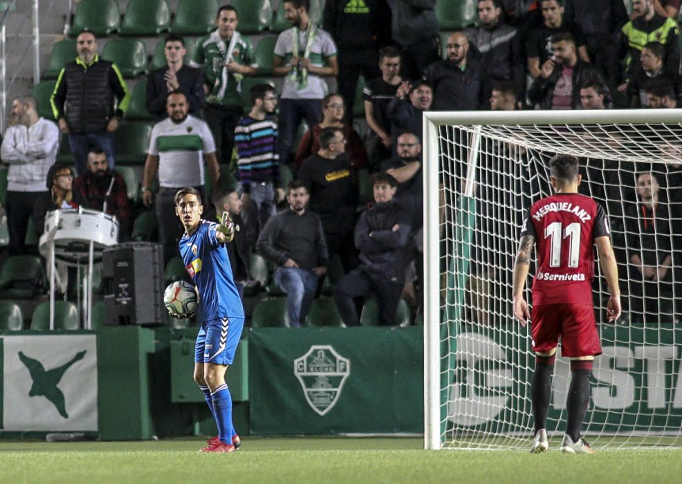 El Elche rompe el maleficio, vuelve a ganar en el Martínez Valero y recupera el olfato realizador en un partido más efectivo que brillante