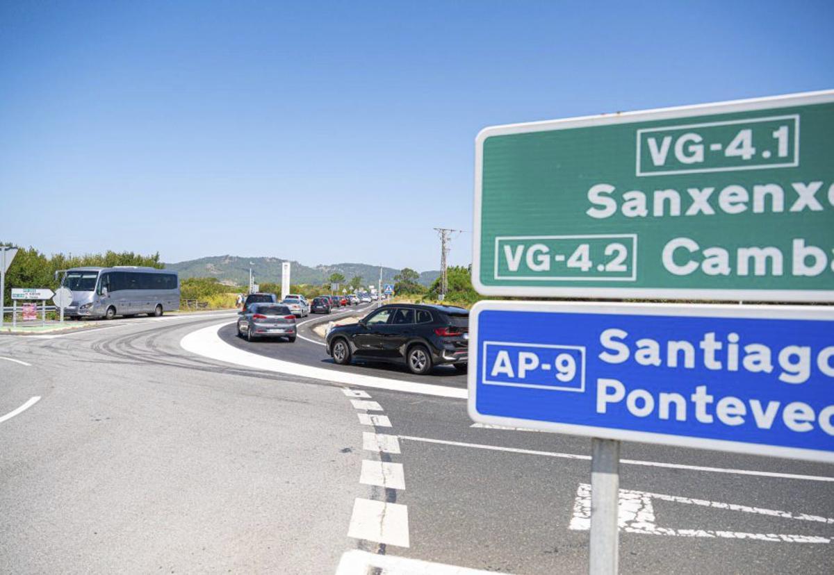 Entronque de la Autovía do Salnés con las carreteras locales. | PEDRO MINA