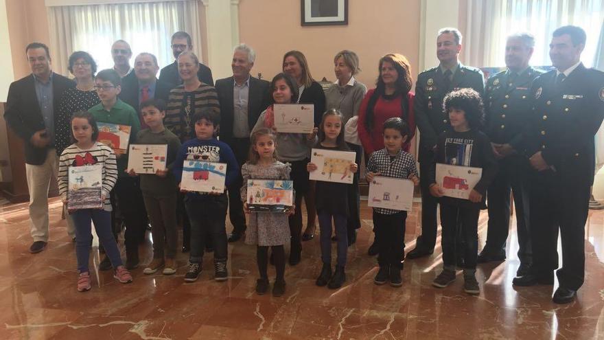 Los ganadores, en el acto en la Subdelegación