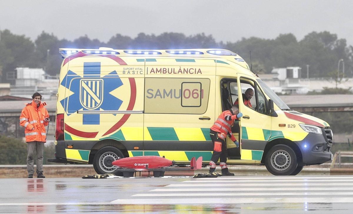 El aeropuerto de Palma acoge una demostración del vuelo de un dron que transporta órganos o sangre entre islas