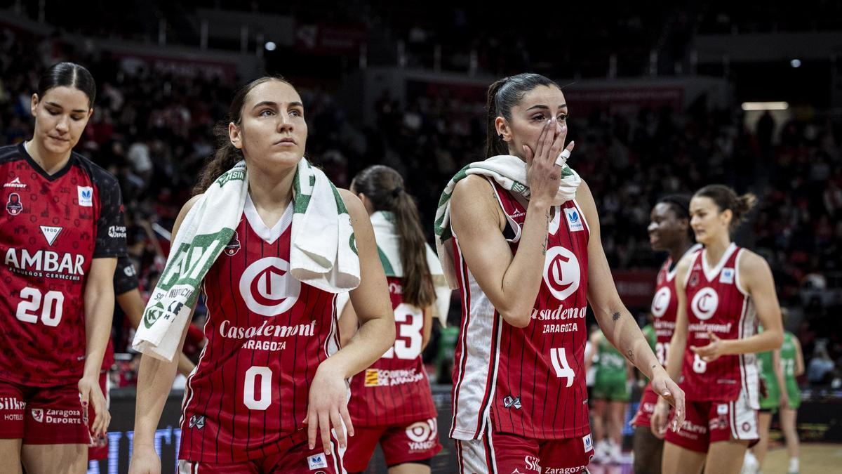 Nerea Hermosa, Carla Leite y Mariona Ortiz, tras un partido en el Príncipe Felipe.