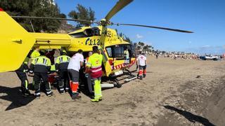 Un hombre en estado crítico tras sufrir un semiahogamiento en la Playa del Cochino, en San Bartolomé de Tirajana