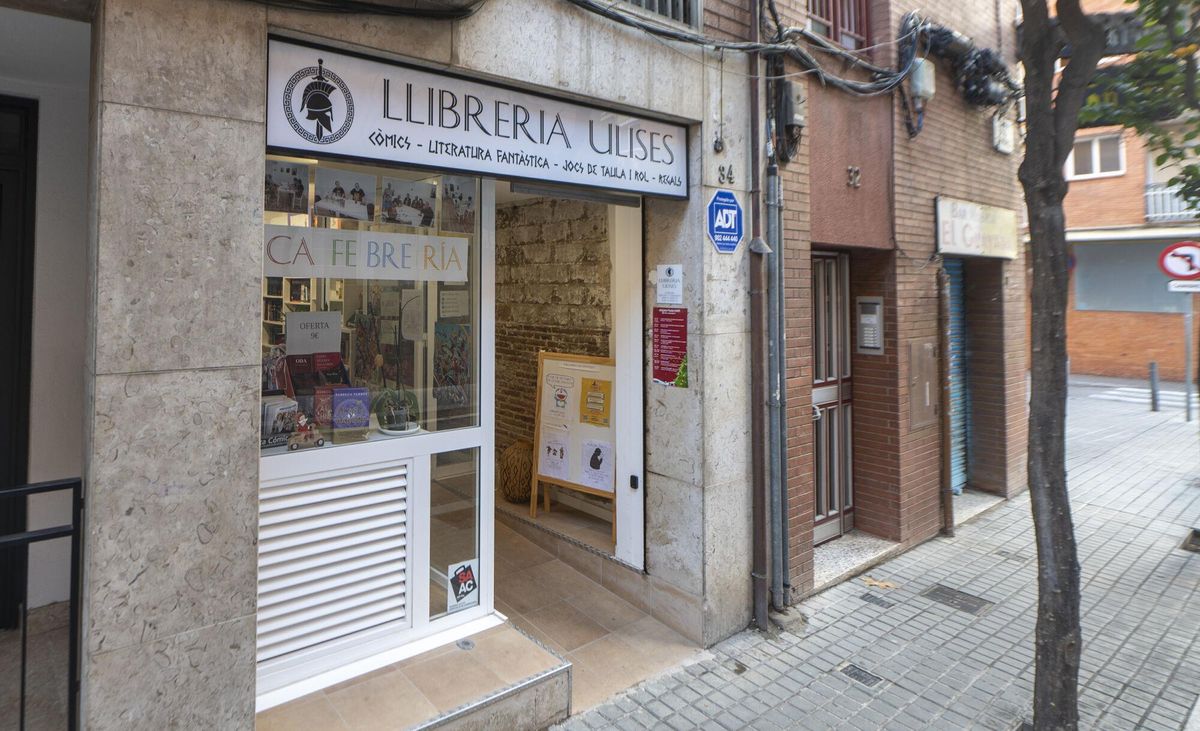 Barcelona 13.12.2024. Barcelona. Libreria de cómics en la calle Pacífic, 34, uno de los locales que ha comprado el Ajuntament para reactivar el comercio de barrio. Fotografía de Jordi Cotrina