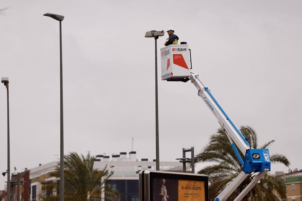 Sustitución de luminarias en la avenida de la Libertad.