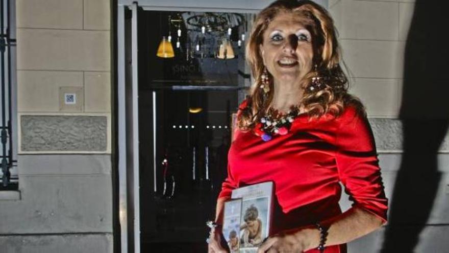 La escritora María Serralba presenta su texto en el Casino.