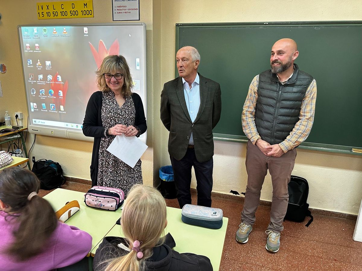 Por la izquierda, Rosa Varela, Nicanor del Campo y José Tuñón.