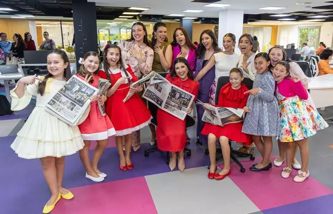 Las nuevas Belleas del Foc y sus Damas de Honor visitan la redacción de INFORMACIÓN