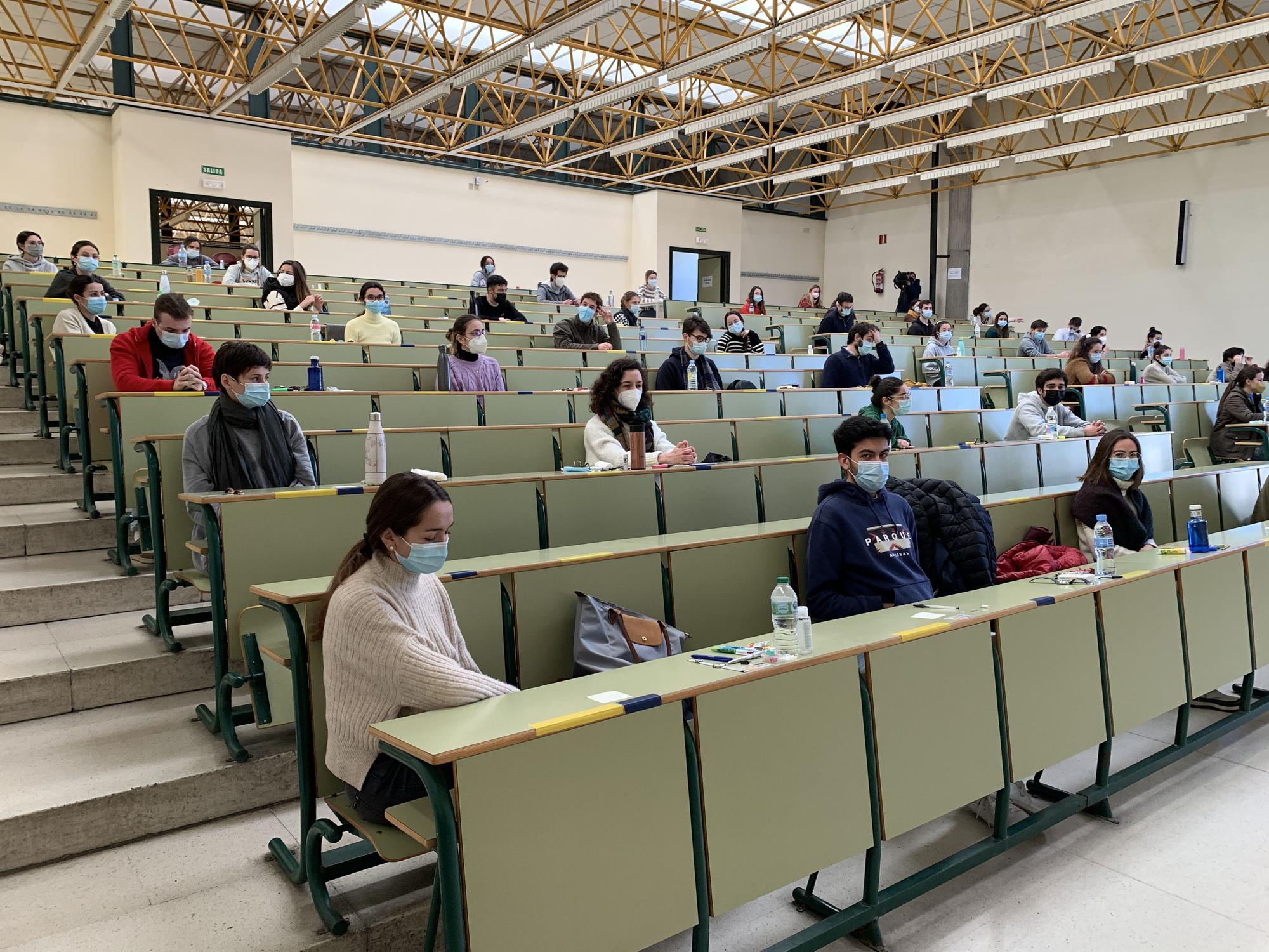 La hora de la verdad para casi 1.500 futuros médicos que se examinan del MIR en Oviedo