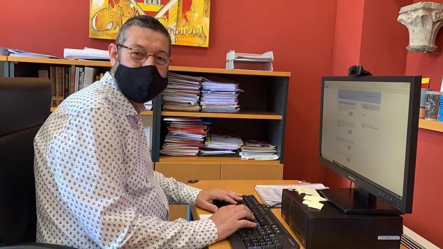 Salvi Güell durant l'entrevista dels lectors.