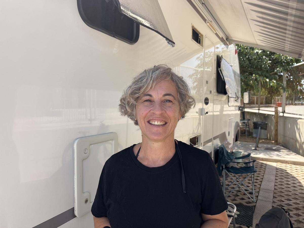 Claudia, Argentina residente en Málaga y puntualmente en Castellón ha aplazado sus vacaciones para observar el fenómeno.