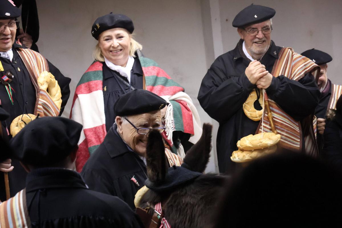 GALERÍA | Burros y roscas: la Cofradía del Cencerro sale por las calles de Zamora