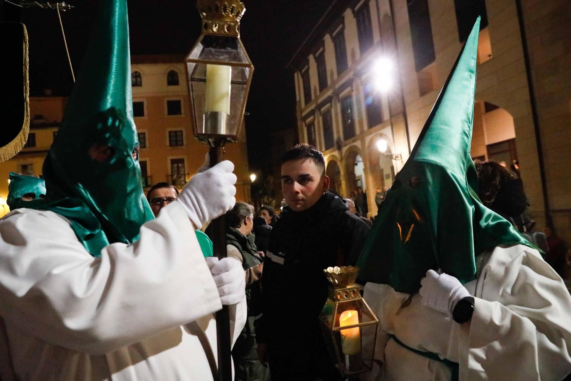 EN IMÁGENES: Avilés se llena en honor a Jesús de Medinacelli: así ha sido la procesión del Lunes Santo