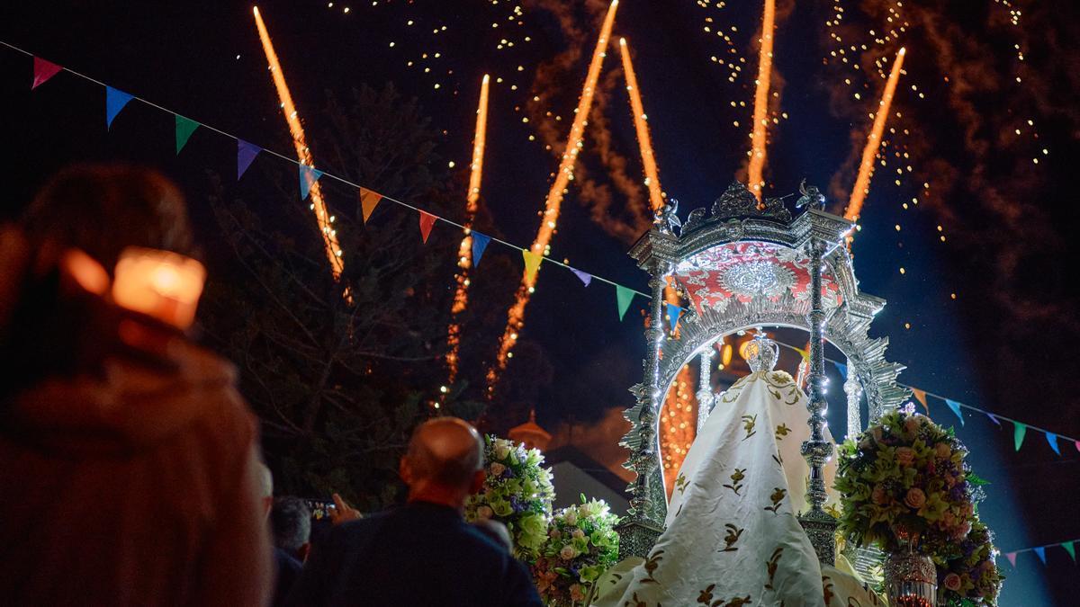 Espectáculo de fuegos artificiales que tuvo lugar en el regreso de la virgen de Candelaria a la iglesia