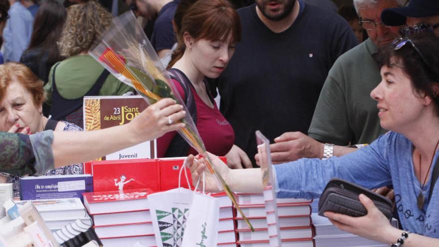 Els catalans compraran set milions de roses i 1,5 milions de llibres per Sant Jordi