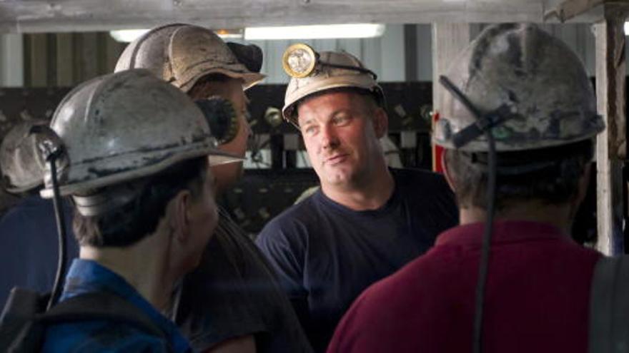 Un grupo de mineros durante un encierro.