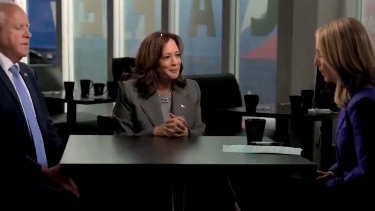 Un instante de la entrevista de la CNN a Kamala Harris y Tim Walz.