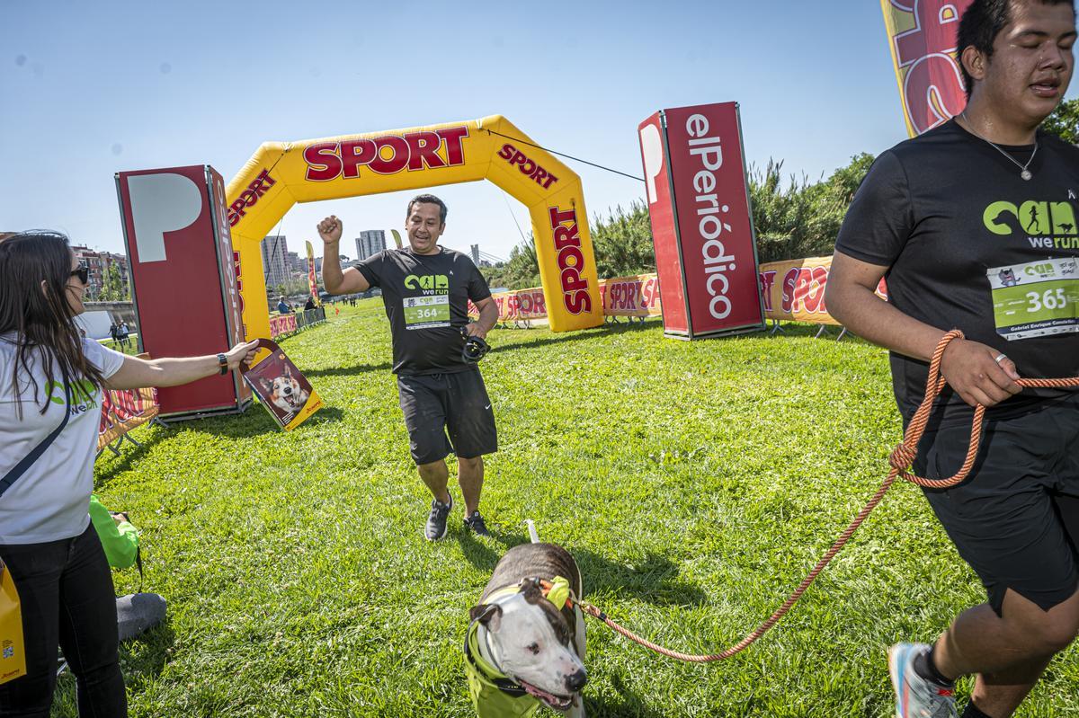 CAN WE RUN BARCELONA. La carrera organizada por Prensa Ibérica y El Periódico de Catalunya con la colaboración de Sport ,  donde las personas y sus mascotas perrunas corren en familia