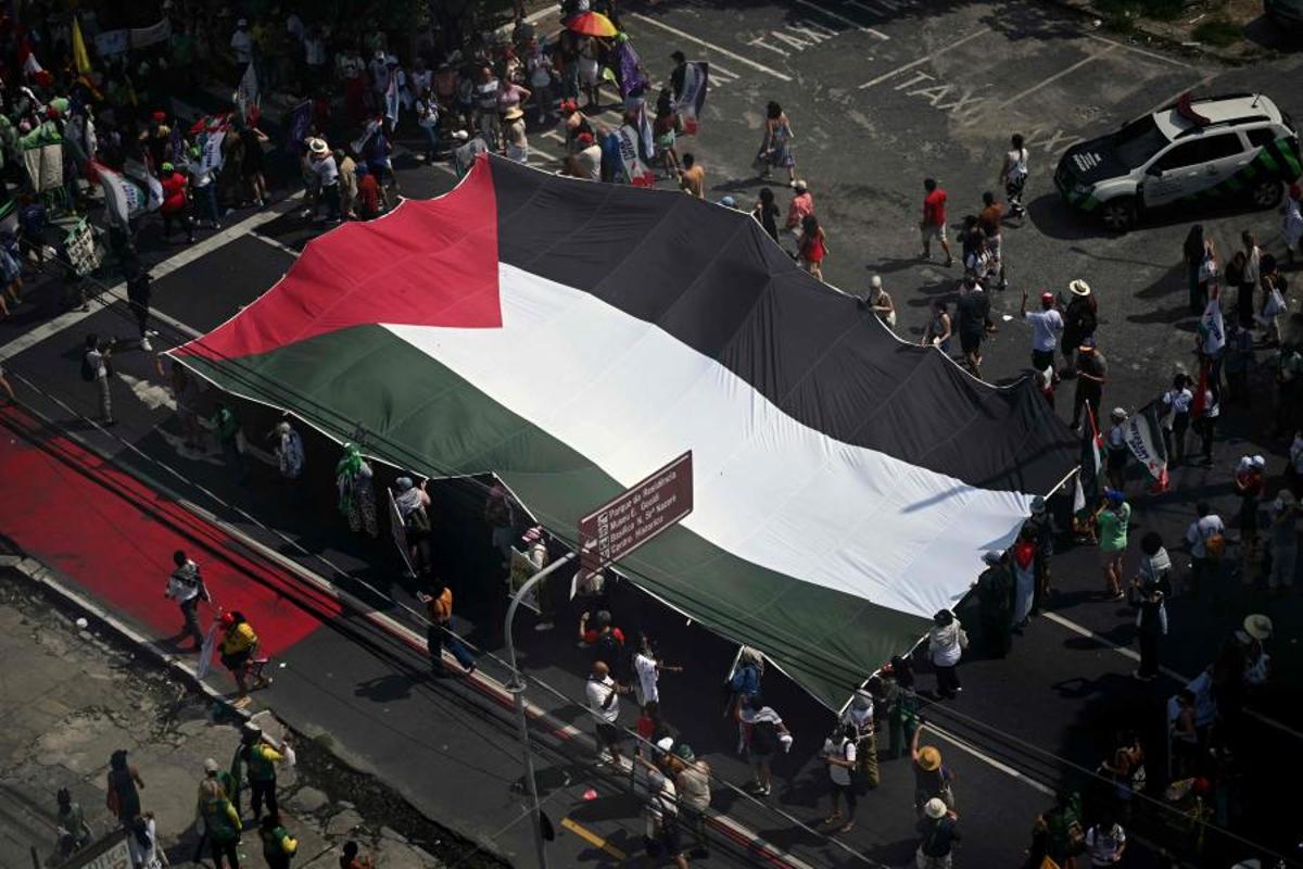 Manifestantes llenan las calles de Belém para reclamar mayor ambición climática en plena COP30