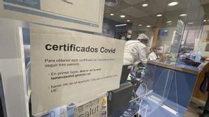 El certificat Covid remarca la fractura digital que exclou els avis