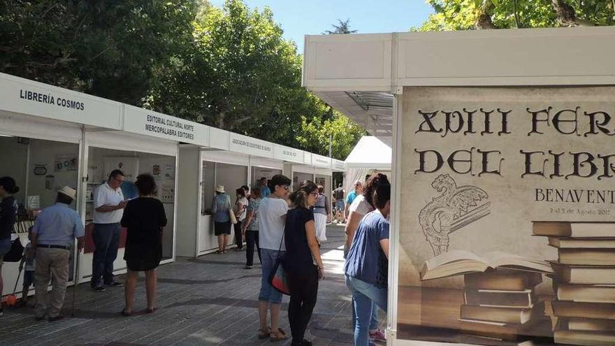 Aspecto que presentaba ayer la Feria del Libro.