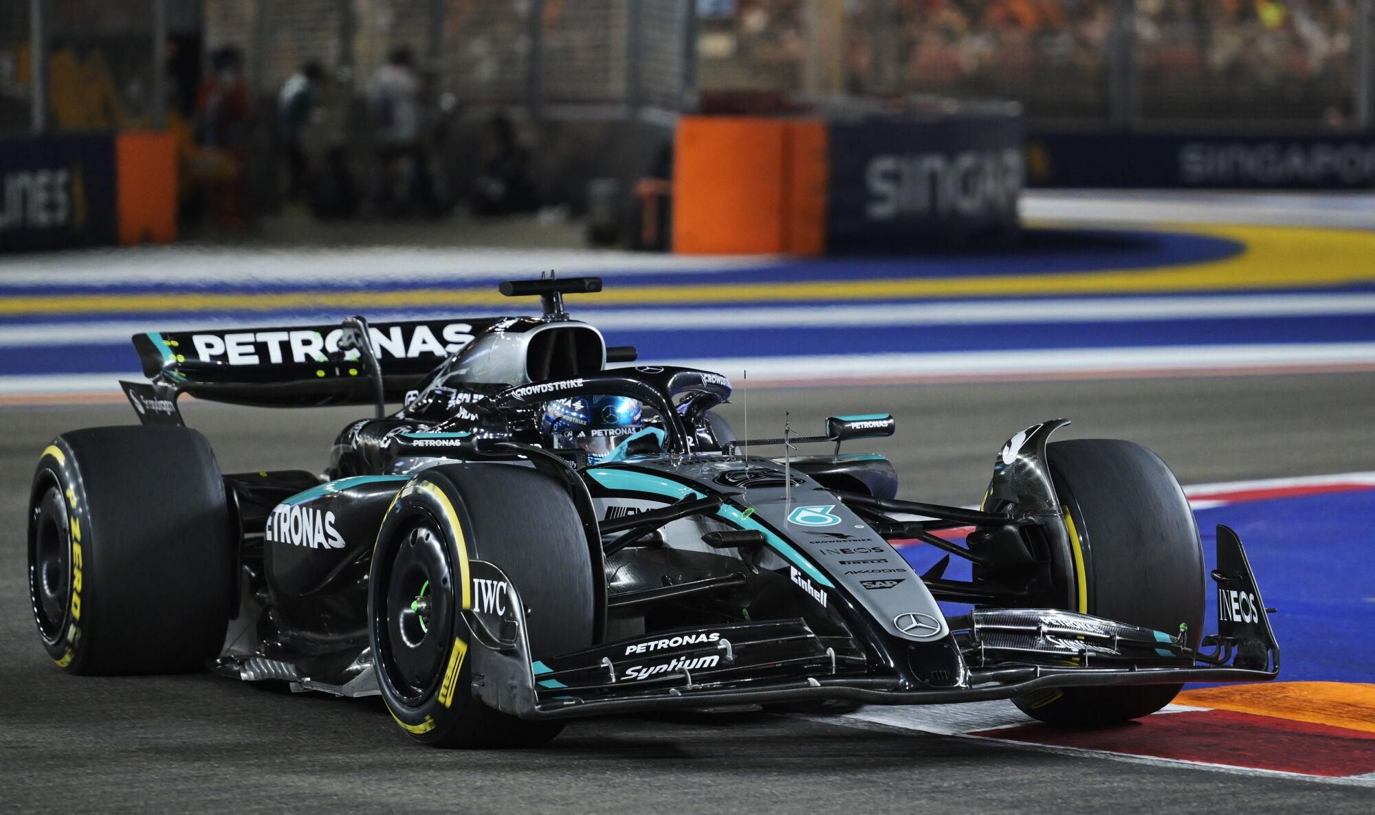 SINGAPORE (Singapore), 05/10/2025.- Mercedes driver George Russell of Britain in action during the 2025 Formula 1 Singapore Grand Prix at the Marina Bay Street Circuit in Singapore, 05 October 2025. (Fórmula Uno, Reino Unido, Singapur) EFE/EPA/TOM WHITE