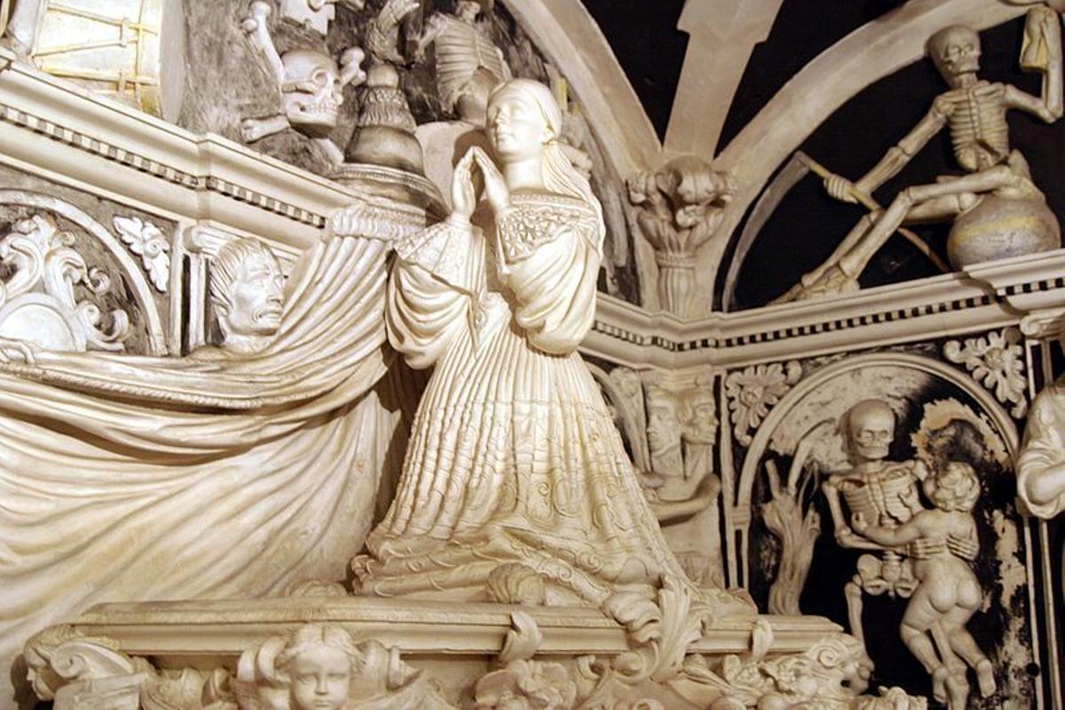 Escultura de la cripta