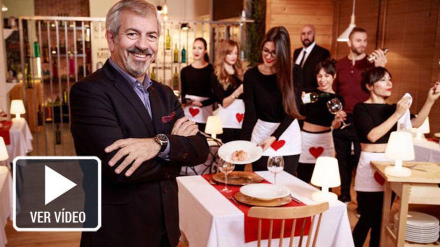 Carlos Sobera y el equipo de &#039;First Dates&#039;.