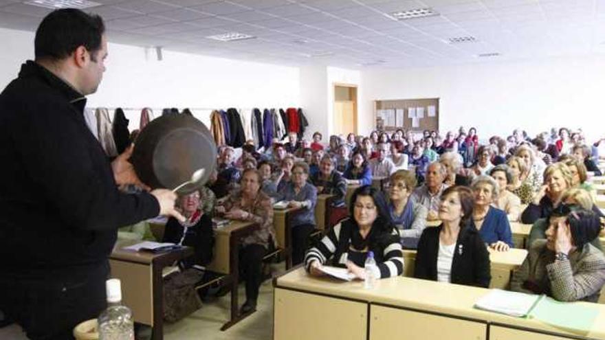 La Universidad de la Experiencia forma a más de 150 personas en canto y percusión