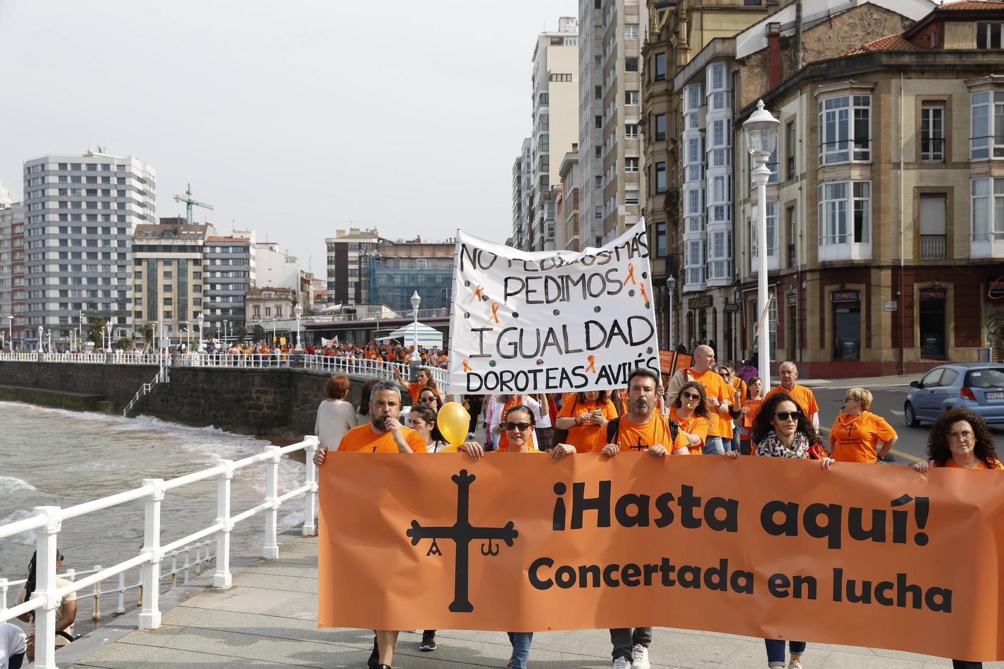 Así fue la gran concentración en Gijón por la educación concertada (en imágenes)