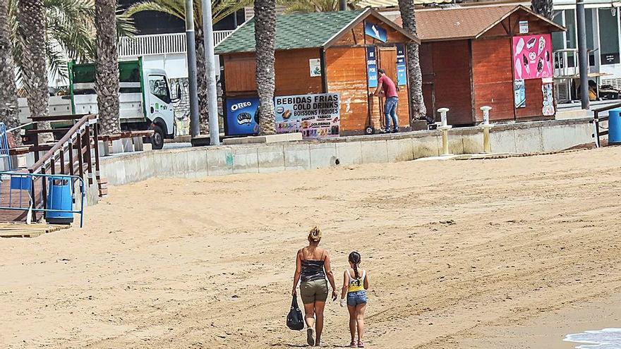 La playa del Cura de Torrevieja, que reabrirá al baño esta semana.