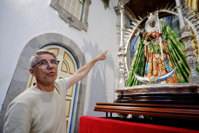 Preparación de la Virgen de Candelaria para su visita a Santa Cruz