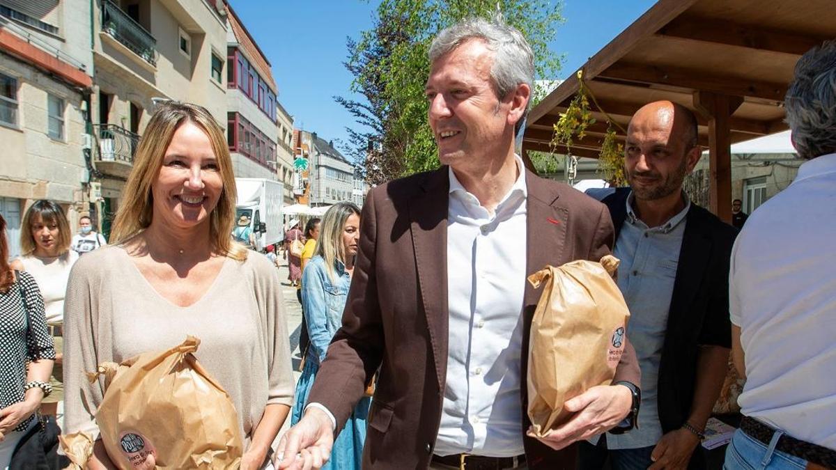 Alfonso Rueda y Elena Fernández-Tapias, hoy, en Porriño