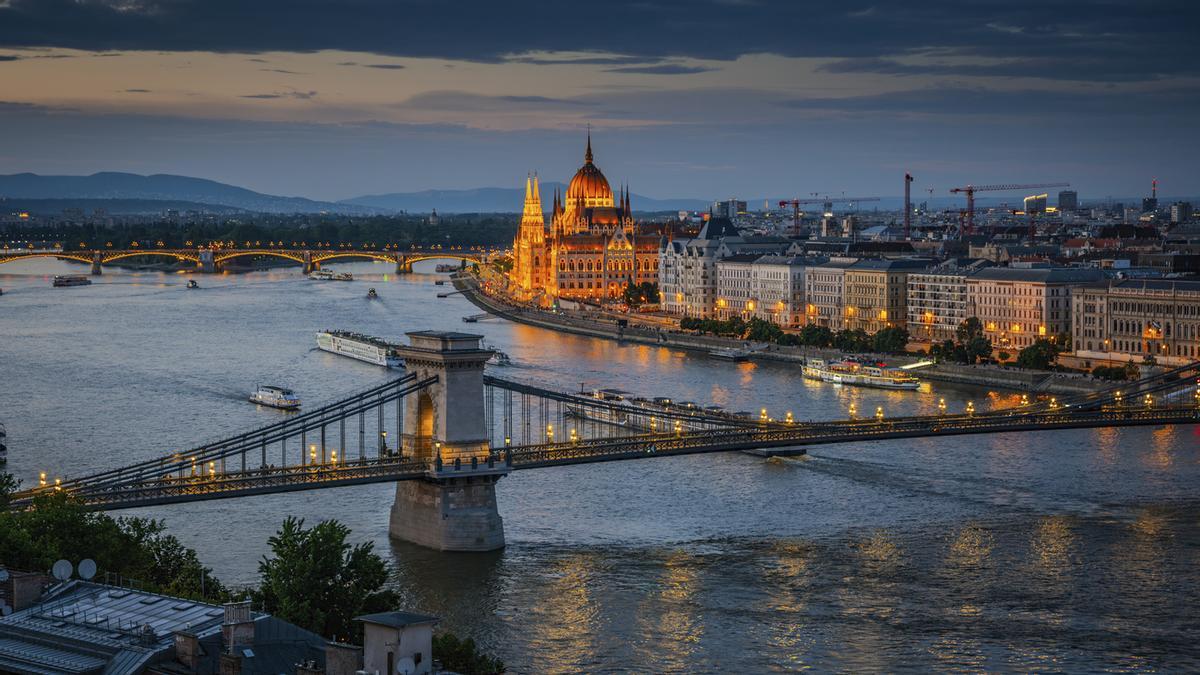 Puente de las Cadenas al atardecer en Budapest