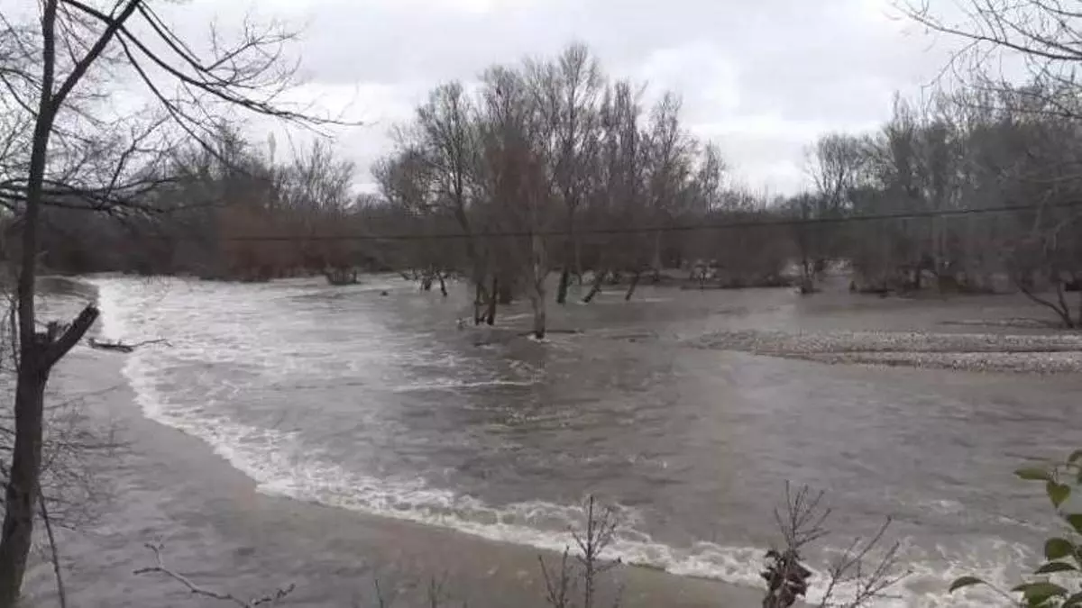 Continúa el aviso rojo por el riesgo de desbordamiento de los ríos Jarama Alberche y Henares en Madrid