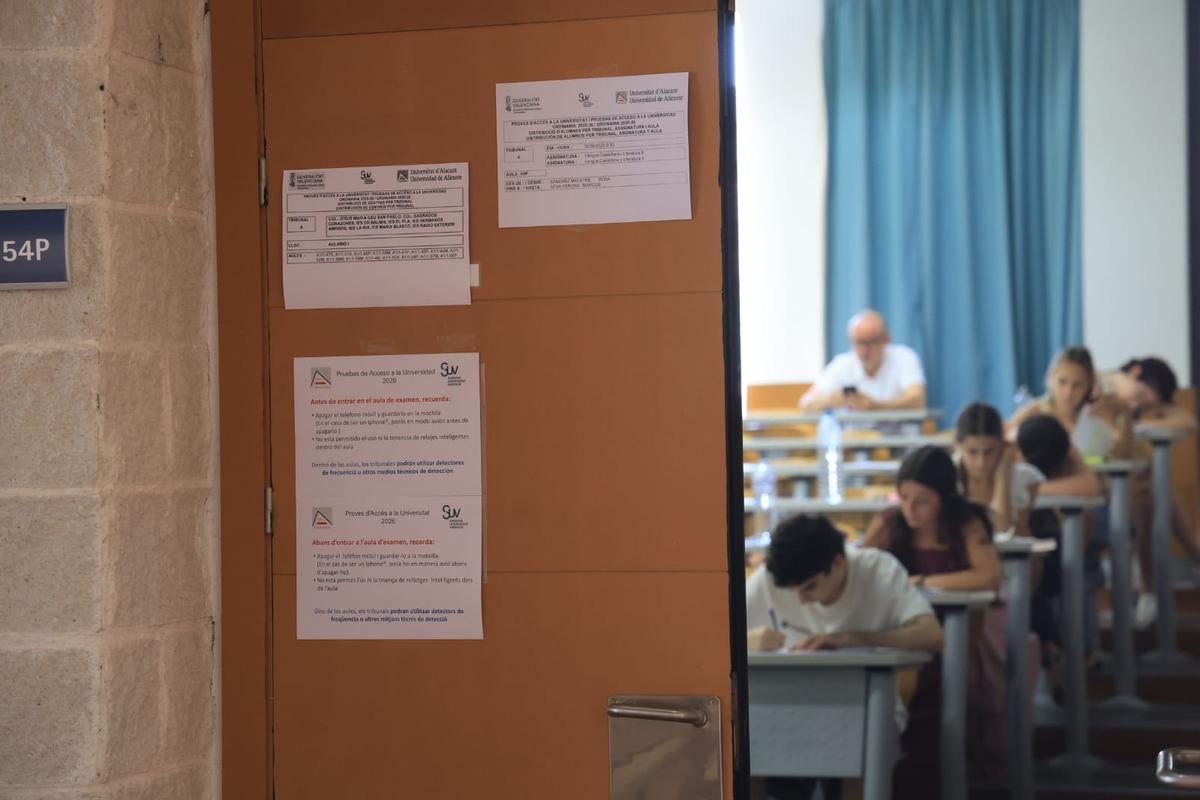 PAU 2026: arranca la Selectividad en Alicante con normalidad pese a la huelga educativa