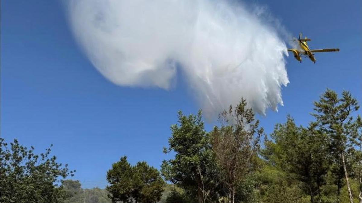 Amplio despliegue por un incendio en Sant Joan.