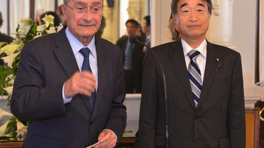 El alcalde de Málaga, Francisco de la Torre, y el ministro japonés Takumi Nemoto.