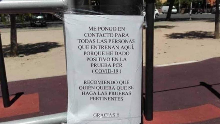 Desinfectan un parque biosaludable tras el positivo de un usuario que avisó en un cartel