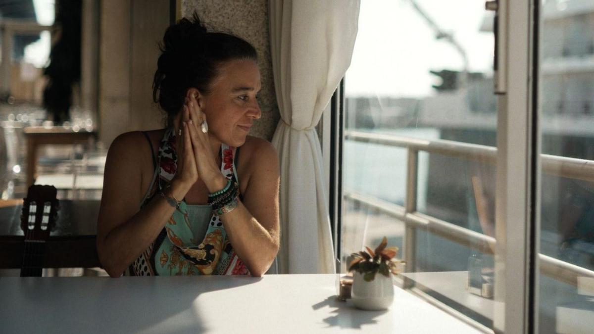 Una escena del videoclip del tema «Raíces de Mar», rodado en el puerto de Vigo por Diego Bea Besada.