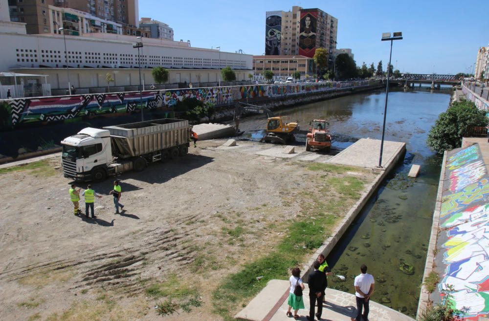 Se inicia la limpieza de lodos del río Guadalmedina