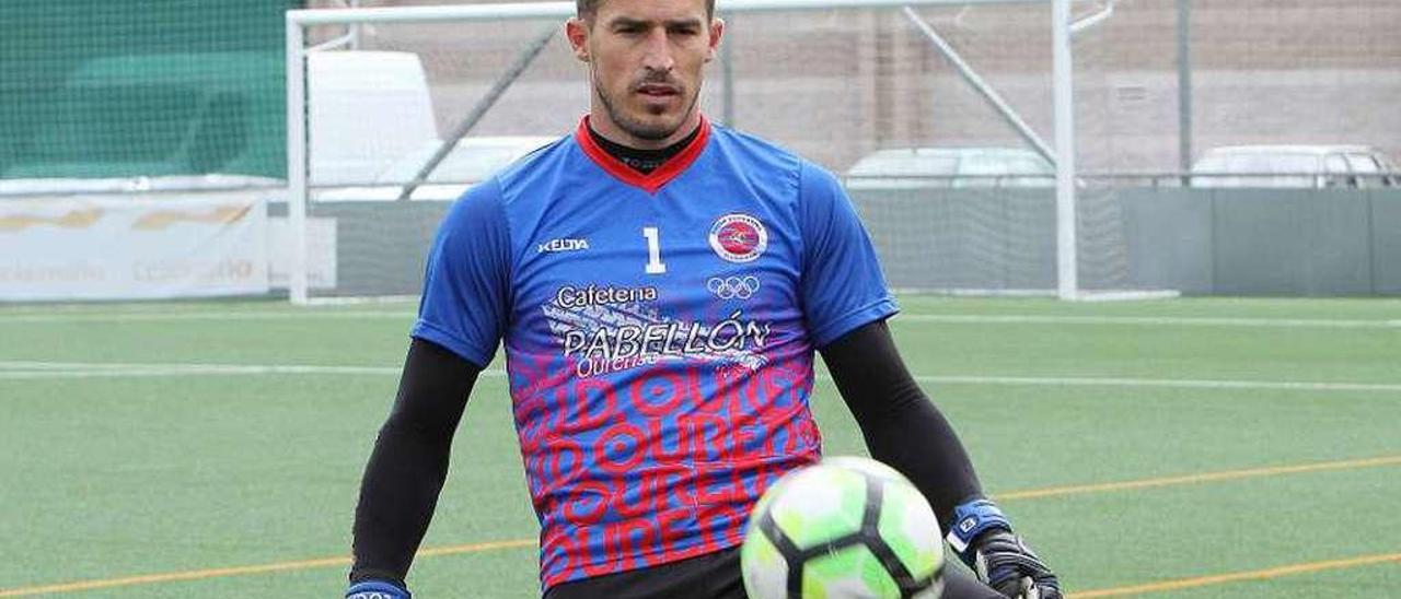 Pato Guillén, guardameta de la Unión Deportiva Ourense. // Iñaki Osorio