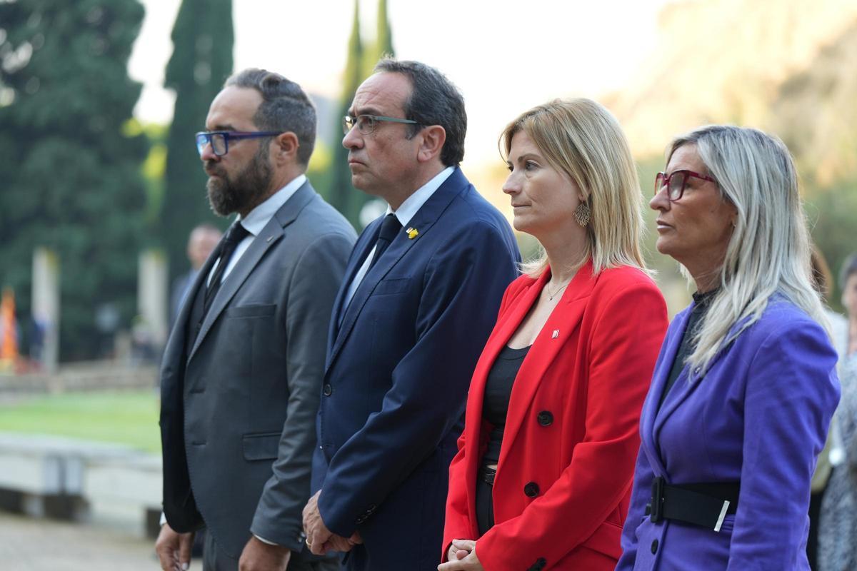 El presidente del Parlament, Josep Rull, y los miembros de la Mesa en el homenaje a Companys.