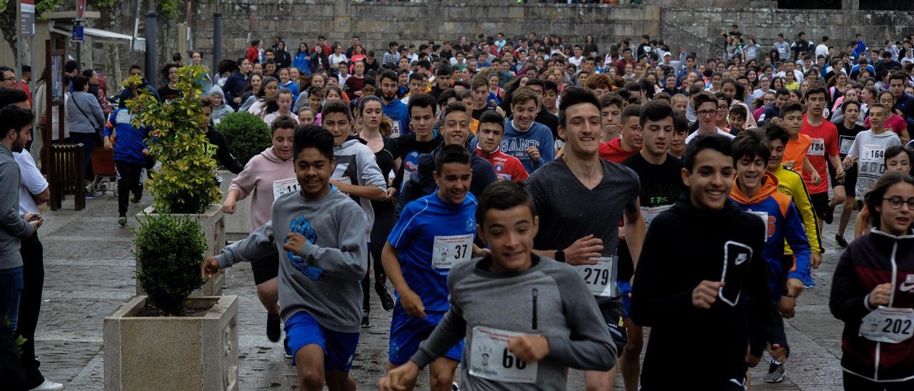 Participantes en una pasada edición de la Carreira dos Institutos de Cambados