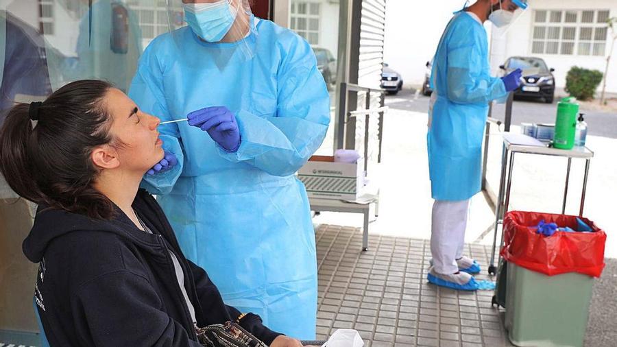 Toma de muestras voor een test van antigenos in Elche