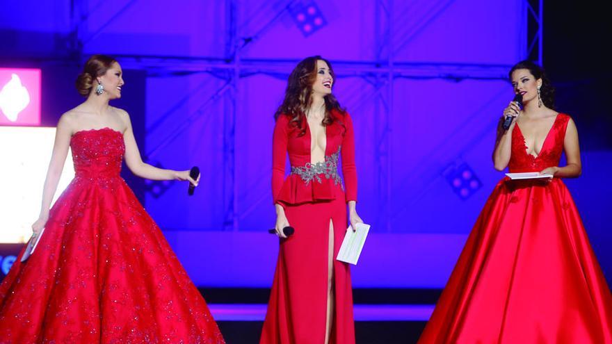 Las tres Belleas del Foc que presentaron el festival.