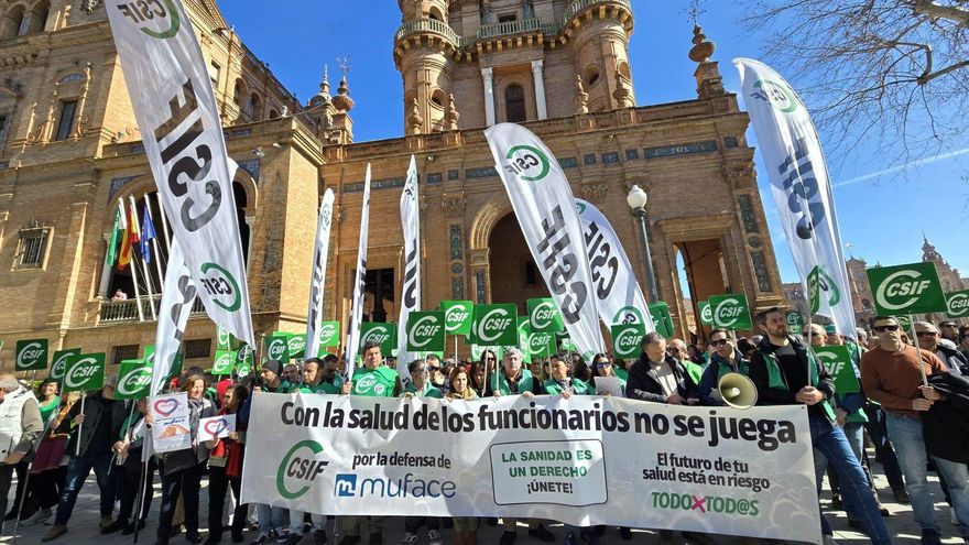 Más de 8.000 funcionarios andaluces plantan a Muface después de la "incertidumbre sobre su continuidad"