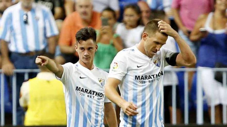 Juanpi, a la izquierda, celebra su gol ante el Osasuna.